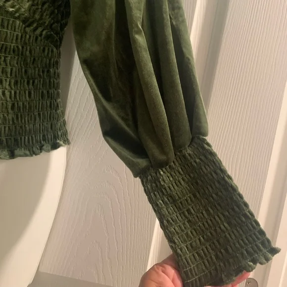 BB Dakota By Steve Madden Velvet Smocked Double V-Neck Top Size S - Picture 8 of 10